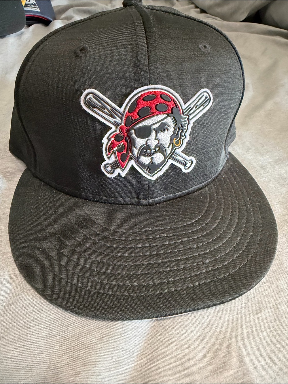 New Era Black Pittsburgh Pirates hat 7 1/4 fitted